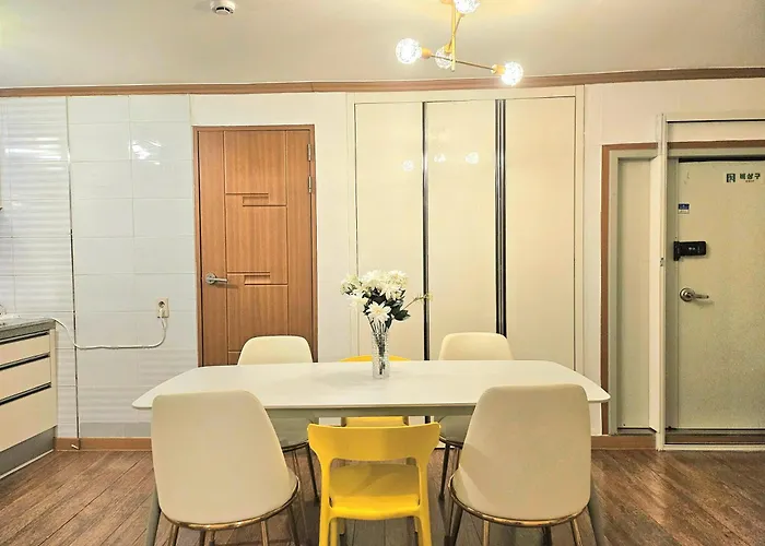 Dalpumga ##up To 6 People # Subway 3 Min # Airport Bus 2 Min # Hyehwa 9 Min # D0ngdaemun 12 Min # Myeongd0ng 17 Min # Station 20 Min # Gyeongbokgung Palace, Bukchon Hanok Village, 25 Min # Seongsu, Hongdae 35 Min # Itaewon 30 Min # Gangnam 40 M Апартаменты *