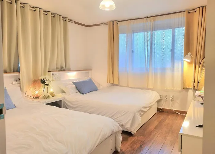 Dalpumga ##up To 6 People # Subway 3 Min # Airport Bus 2 Min # Hyehwa 9 Min # D0ngdaemun 12 Min # Myeongd0ng 17 Min # Station 20 Min # Gyeongbokgung Palace, Bukchon Hanok Village, 25 Min # Seongsu, Hongdae 35 Min # Itaewon 30 Min # Gangnam 40 M Апартаменты Сеул