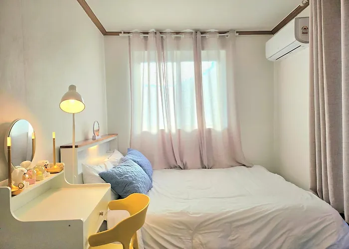 Dalpumga ##up To 6 People # Subway 3 Min # Airport Bus 2 Min # Hyehwa 9 Min # D0ngdaemun 12 Min # Myeongd0ng 17 Min # Station 20 Min # Gyeongbokgung Palace, Bukchon Hanok Village, 25 Min # Seongsu, Hongdae 35 Min # Itaewon 30 Min # Gangnam 40 M *