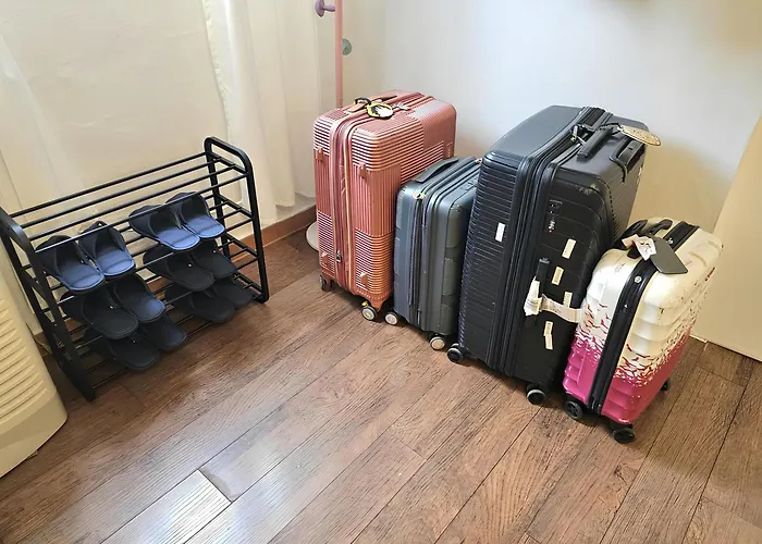 Dalpumga ##up To 6 People # Subway 3 Min # Airport Bus 2 Min # Hyehwa 9 Min # D0ngdaemun 12 Min # Myeongd0ng 17 Min # Station 20 Min # Gyeongbokgung Palace, Bukchon Hanok Village, 25 Min # Seongsu, Hongdae 35 Min # Itaewon 30 Min # Gangnam 40 M * Сеул
